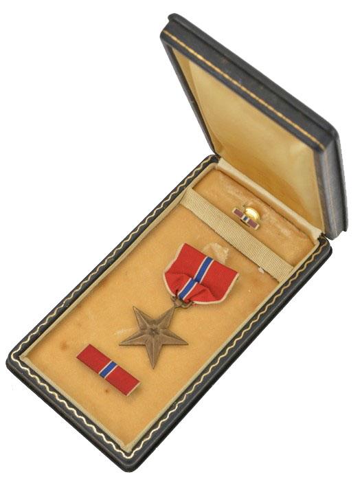 US WW2 Bronze Star set in Case