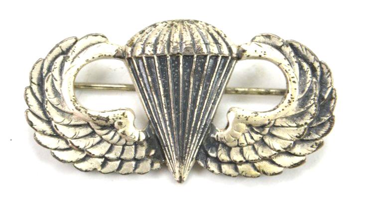 US WW2 Jumpwing Pinback