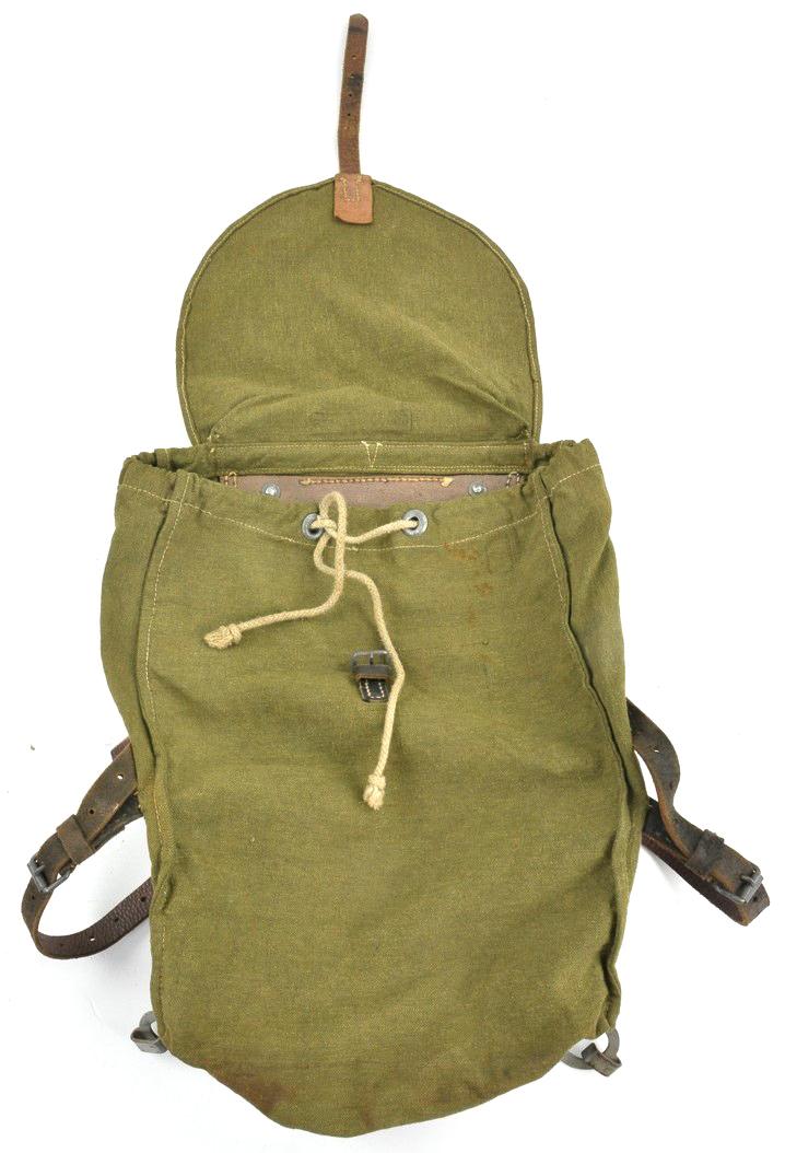 German WH Artillery Backpack with straps