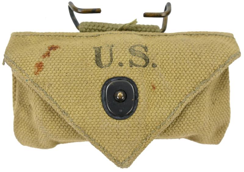US WW2 M-1924 First Aid Pouch with First Aid Kit
