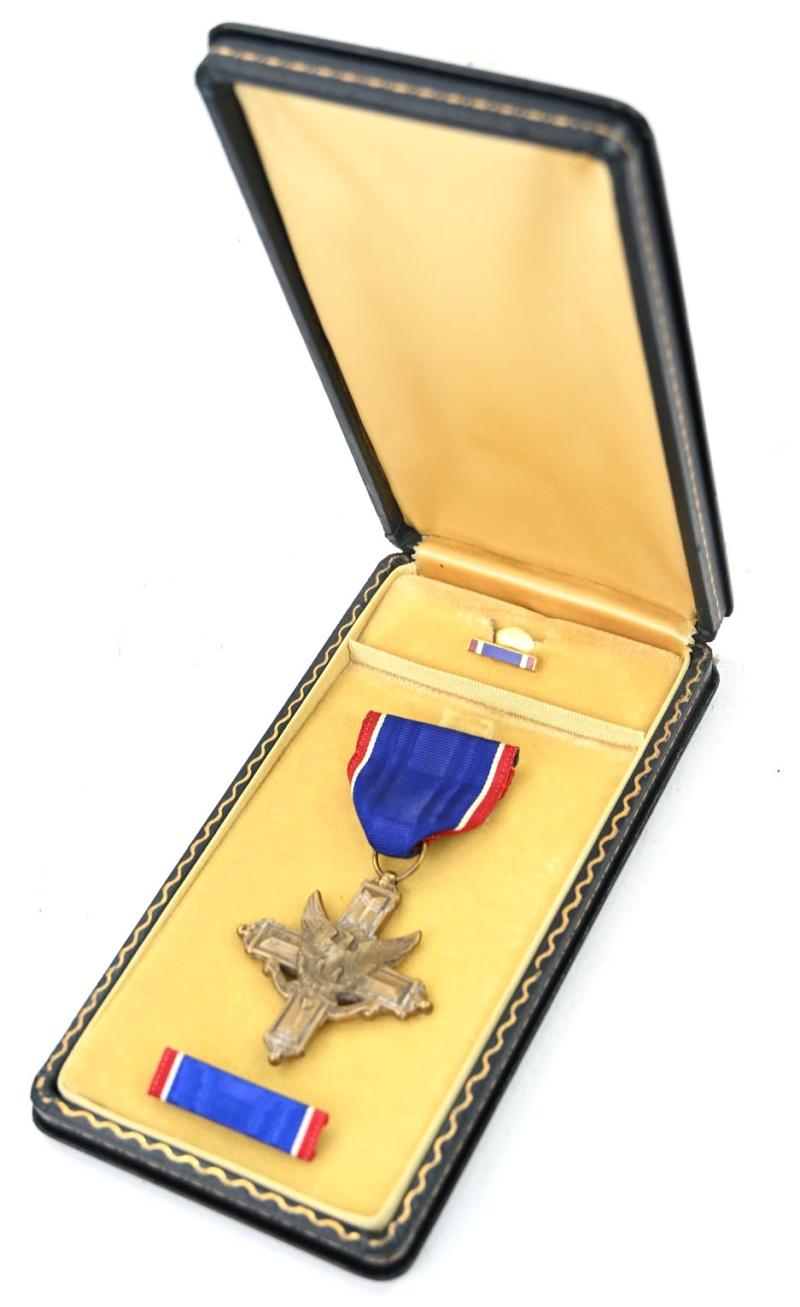 US WW2 Distinguished Service Cross in Case