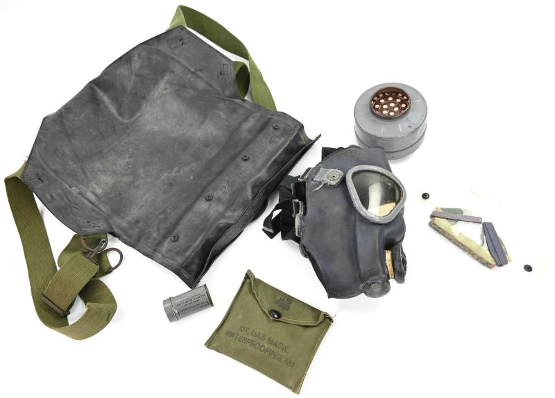 US WW2 M5 Gasmask with M7 Assault Carrying Pouch