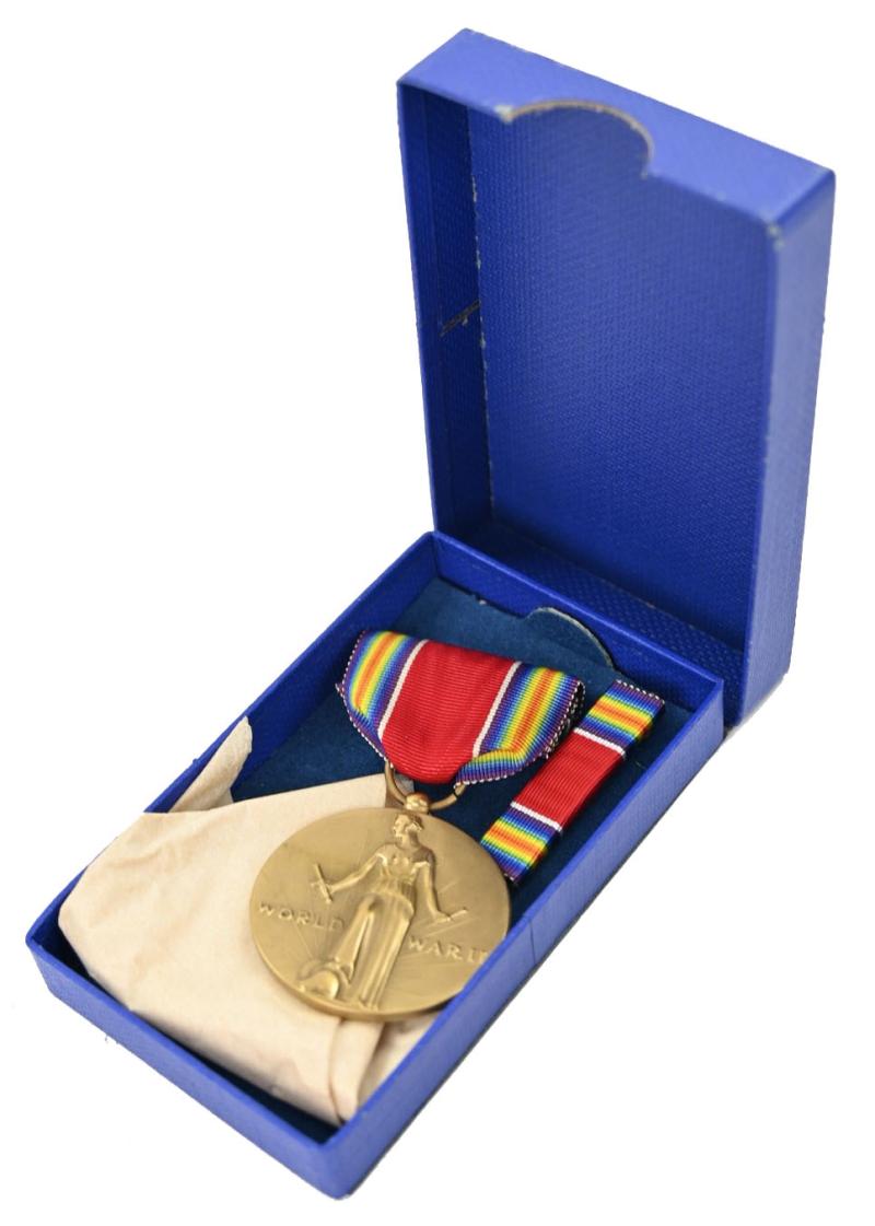 US WW2 Victory War Medal in Case