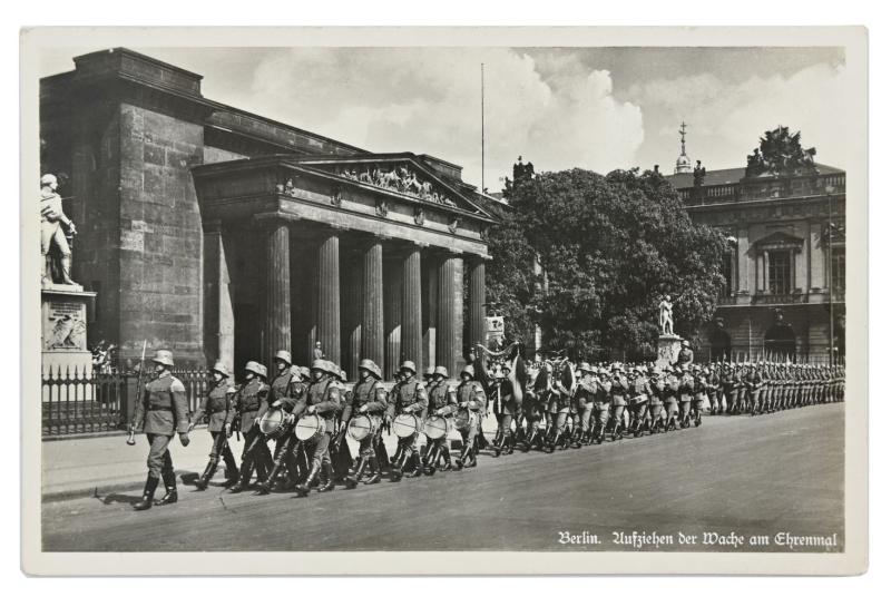 German Postcard 'Ehrewache Berlin'