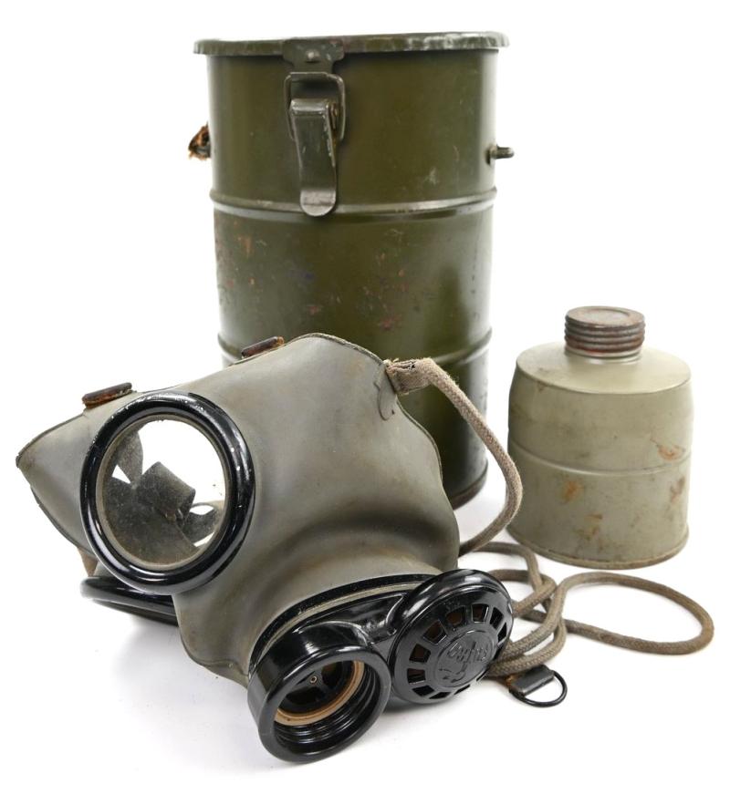 Dutch WW2 Gasmask with Cannister