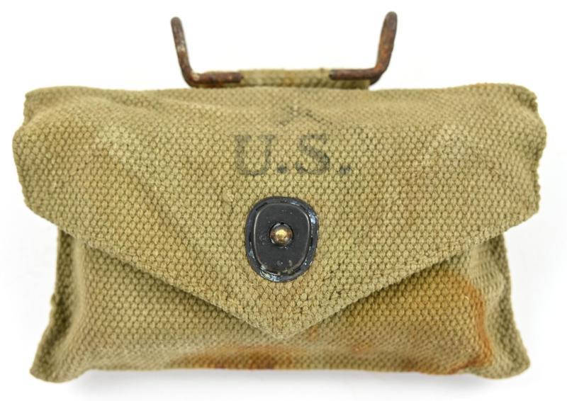 US WW2 M-1924 First Aid Pouch with First Aid Kit