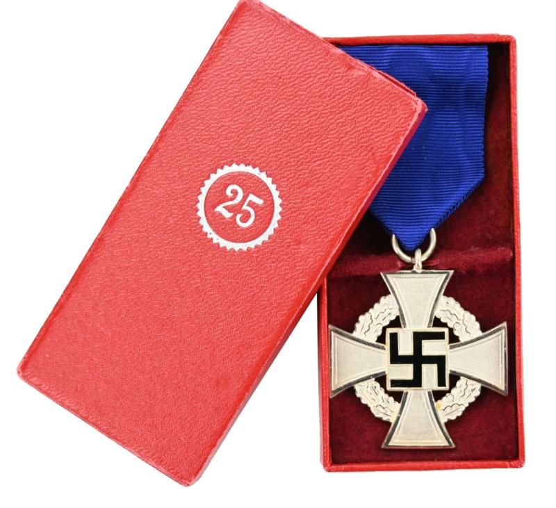 German 25 Years Faithful Service Medal in box