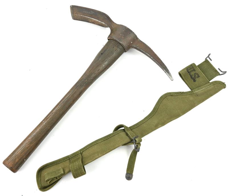 US WW2 M-1910 Pick-Mattock and carrying case