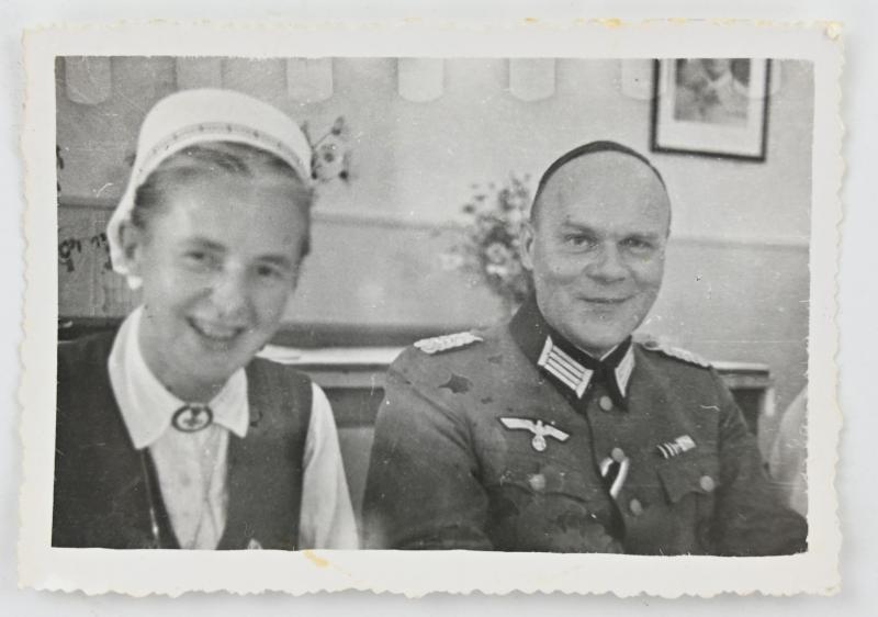 German WH picture 'Officer and the Nurse'
