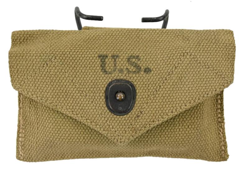 US WW2 M-1924 First Aid Pouch with First Aid Kit