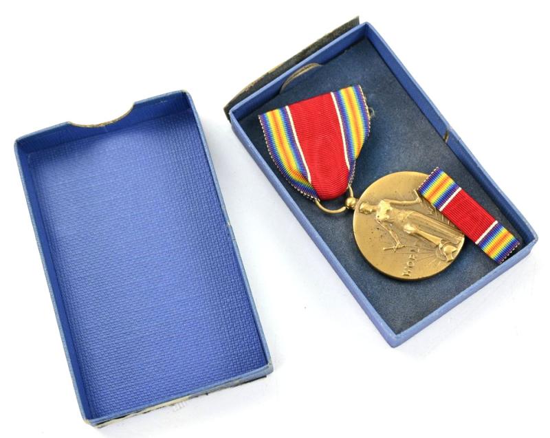 US WW2 Victory Medal in Case