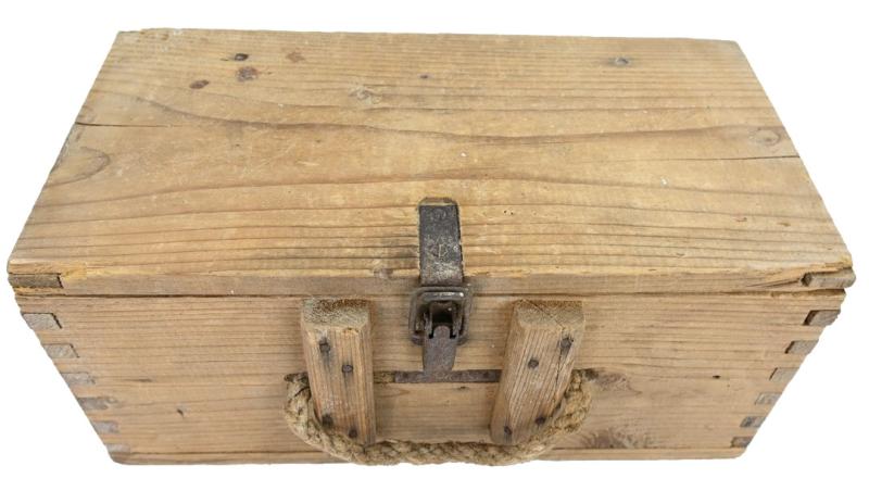 German WH Entlastungzunder 44 Ammunition Box