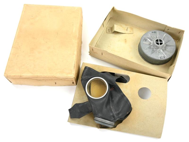 German LS DM40 Civil Gasmask with Filter in Box