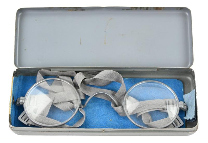 German WH Masken-Brille  in Case