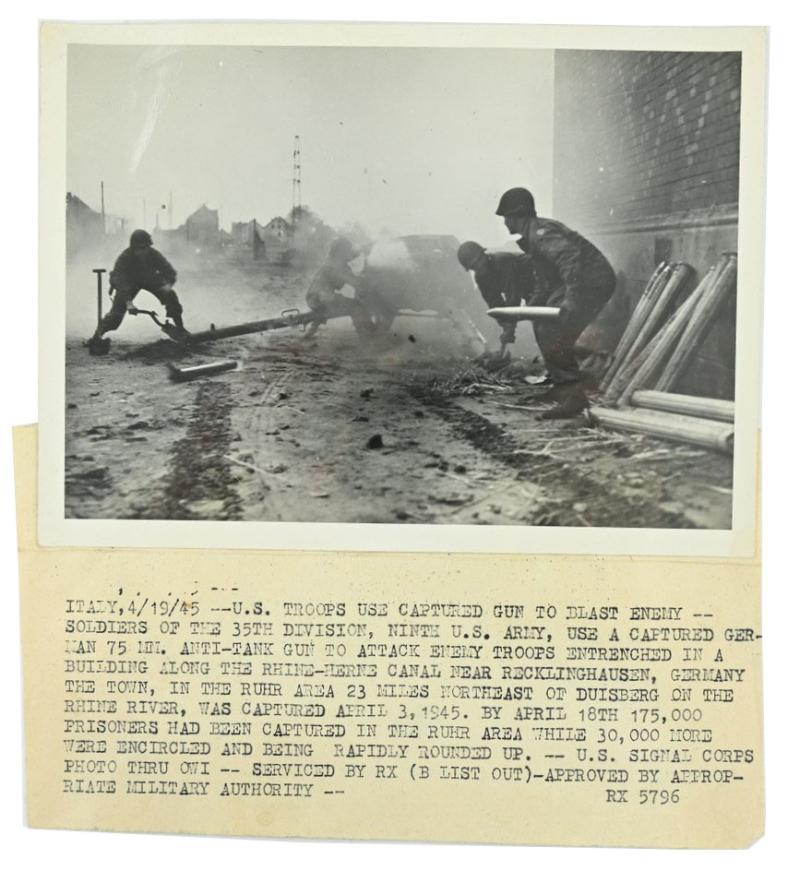 US WW2 Press Photo 35th Infantry Division PAK 40