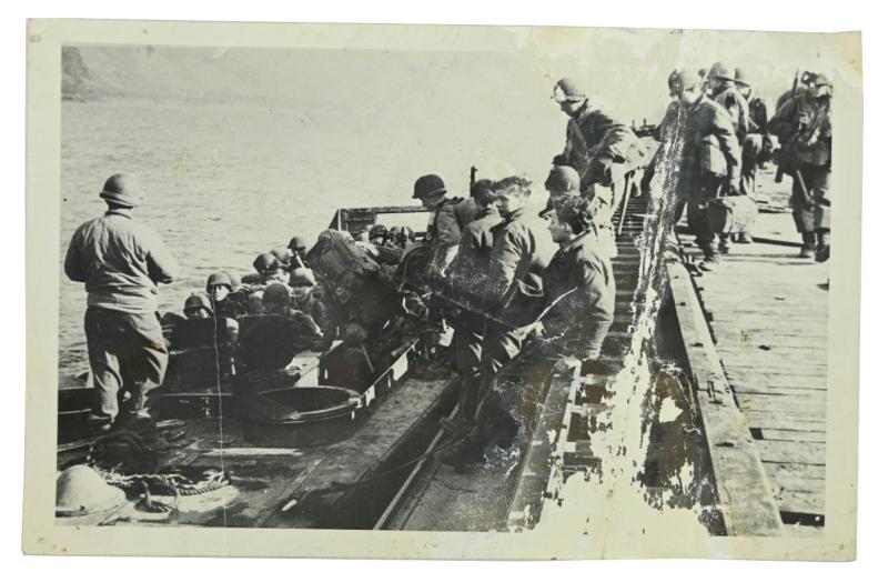US WW2 Press Photo 'Embarkation US Troops'