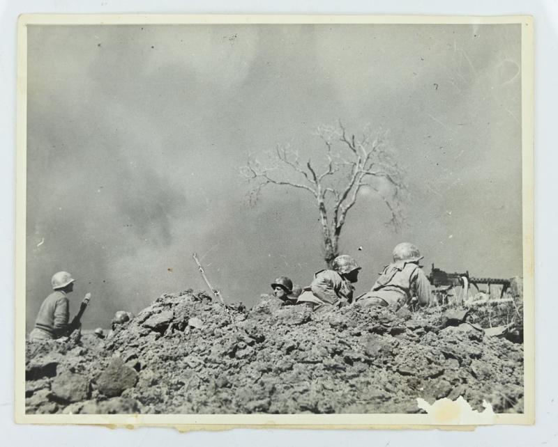 US WW2 Press Photo 'Combat'