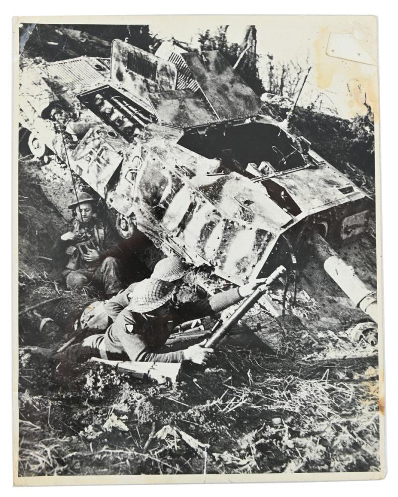 US WW2 Press Photo 'British Troops in Action'