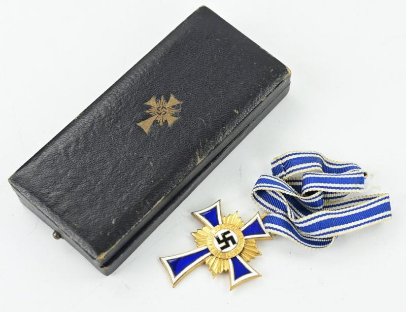 German Mother's Cross in Gold with case