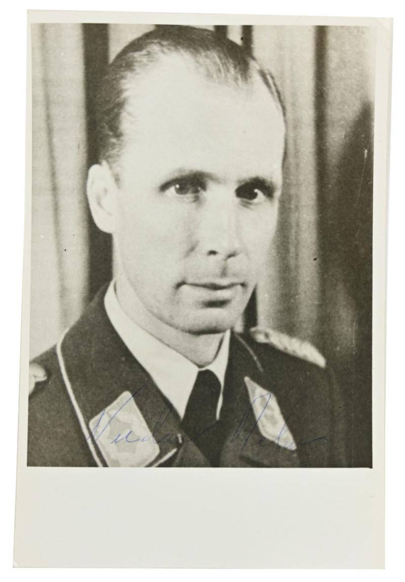 Signature of Luftwaffe Adjudant of Adolf Hitler 'Nicolaus von Below'