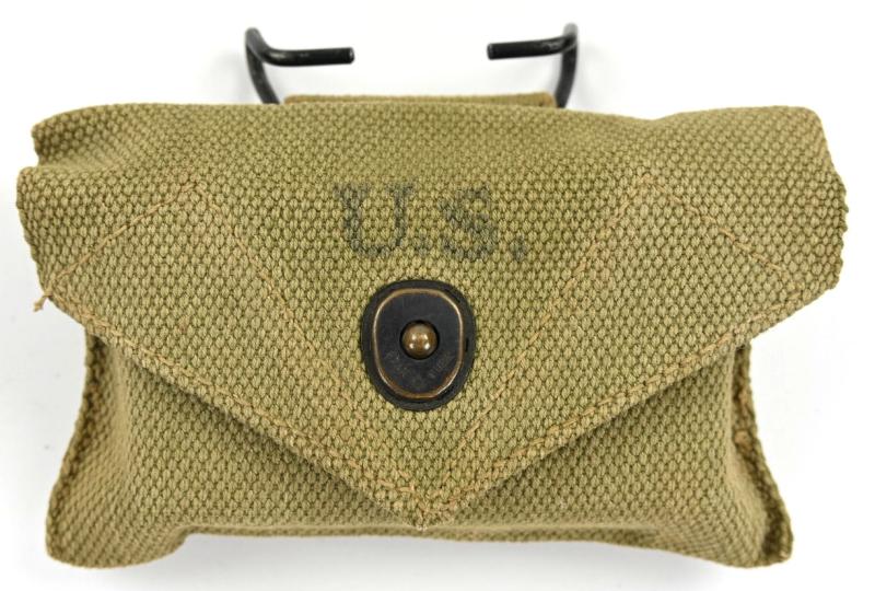 US WW2 M-1924 First Aid Pouch with First Aid Dressing