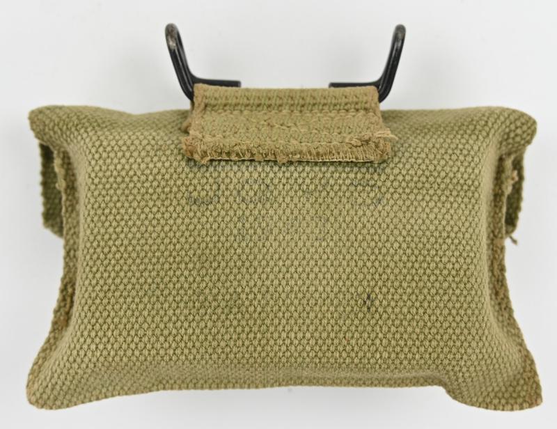 US WW2 M-1924 First Aid Pouch with First Aid Dressing