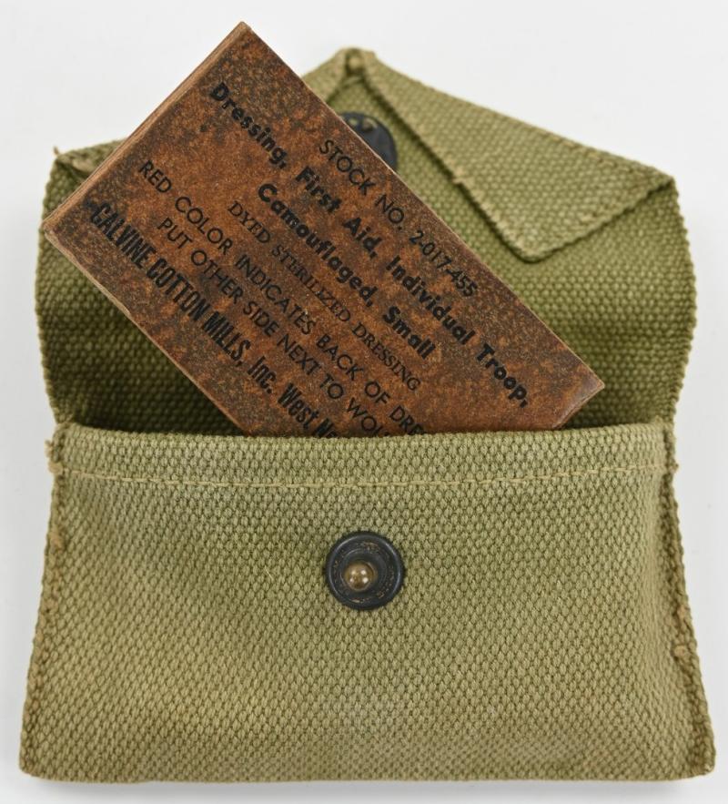 US WW2 M-1924 First Aid Pouch with First Aid Dressing