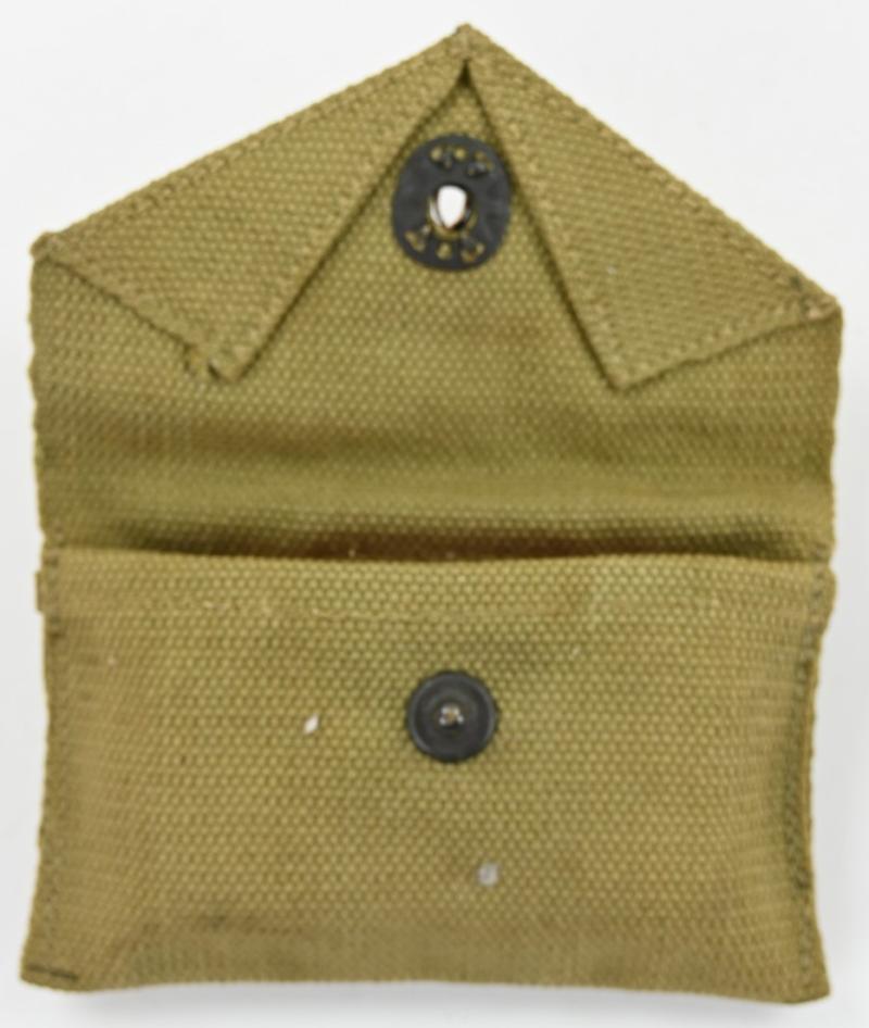 US WW2 M-1924 First Aid Pouch with First Aid Kit