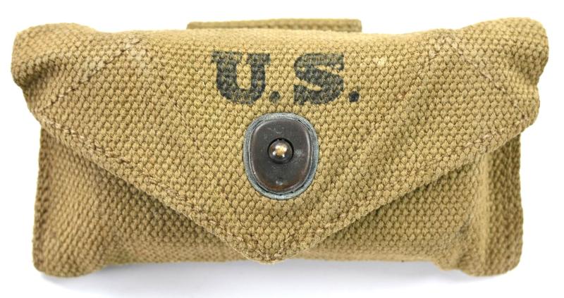 US WW2 M-1924 First Aid Pouch with First Aid Kit