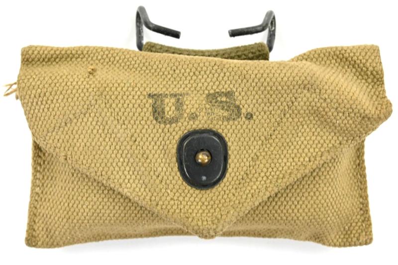 US WW2 M-1924 First Aid Pouch with First Aid Kit