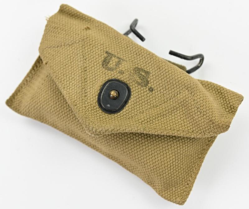 US WW2 M-1924 First Aid Pouch with First Aid Kit