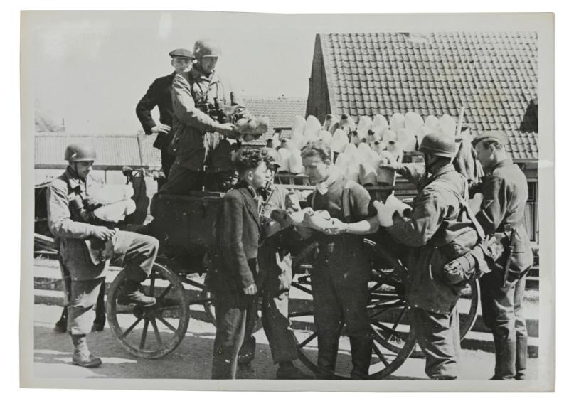 German LW FSJ Troop Picture in Holland