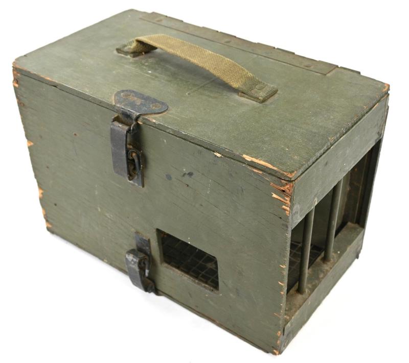US WW2 Signal Corps Pigeon PG-102/CB Container
