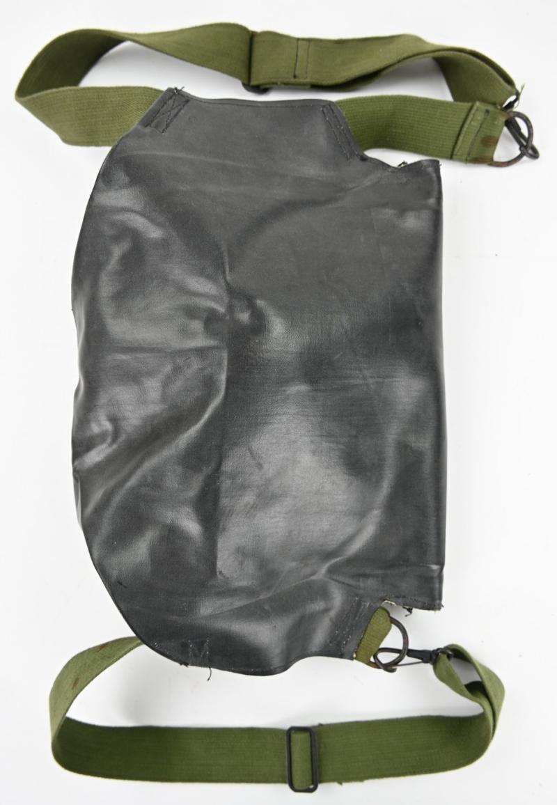 US WW2 M5 Gasmask with M7 Assault Carrying Pouch