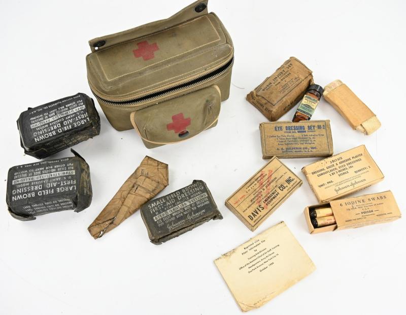 US WW2 Medical Department First Aid Pouch with Red Cross marking