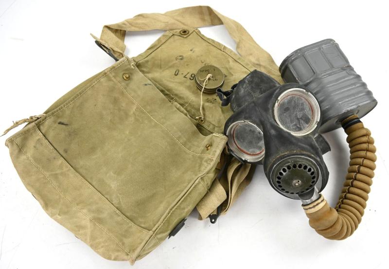 British WW2 Gasmask Set in Carrying Bag