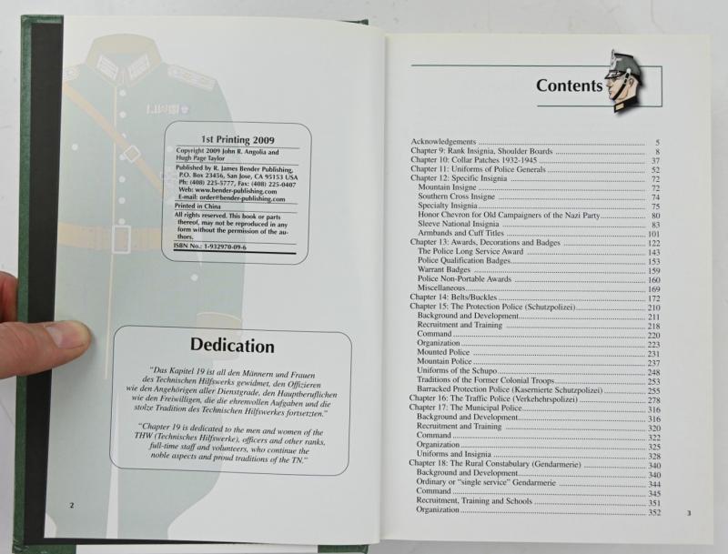 Collector's Book 'Uniforms, Organisation and History of the German Police Volume 2