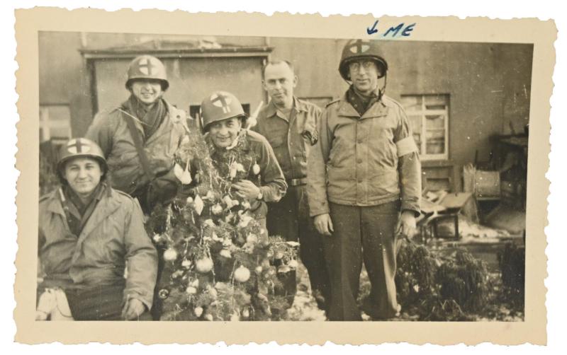 US WW2 Medic Group Picture 'Medical Detachment 82nd Engineer Battalion'