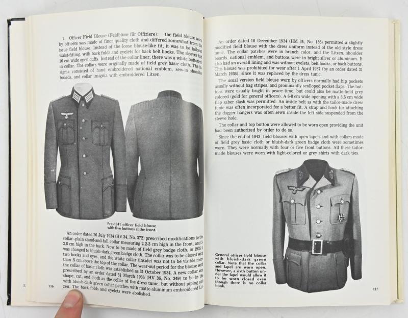 German Collector's Study Book 'Uniforms & traditions of the German Army 1933-1945 Volume 1
