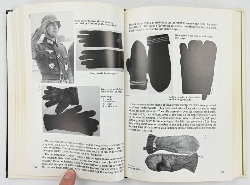 German Collector's Study Book 'Uniforms & traditions of the German Army 1933-1945 Volume 1