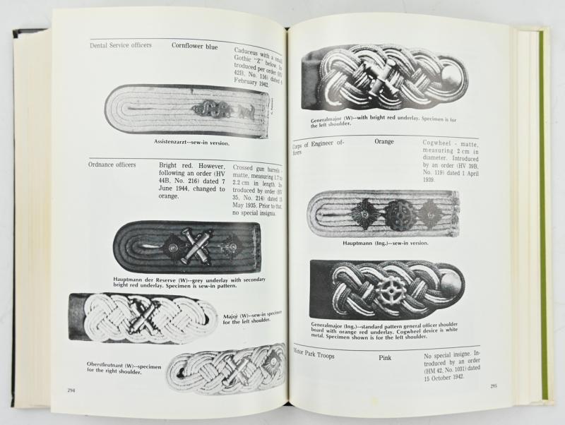 German Collector's Study Book 'Uniforms & traditions of the German Army 1933-1945 Volume 1