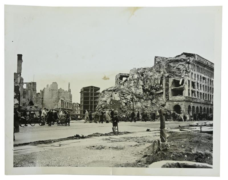 US WW2 Press Photo 'Bombed Berlin 1945'