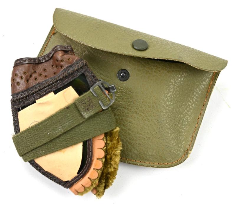 US WW2 Dust Goggles in Pouch