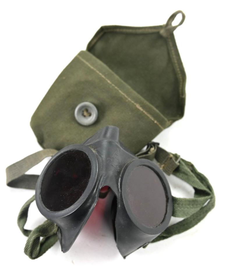 German KM U-Boat Goggles in Pouch