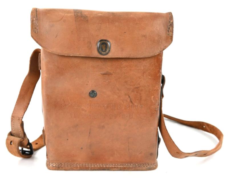 US WW2 Signal Corps telephone EE-8-B in Leather Carrying Case