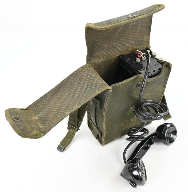 US WW2 Signal Corps telephone EE-8-B in Canvas Carrying Case