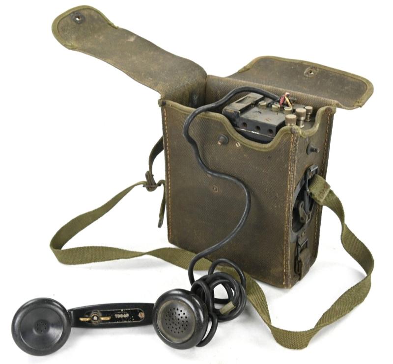 US WW2 Signal Corps telephone EE-8-B in Canvas Carrying Cas
