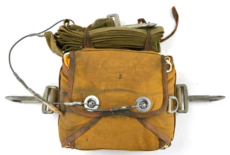 US WW2 Gibson Girl Beacon Parachute