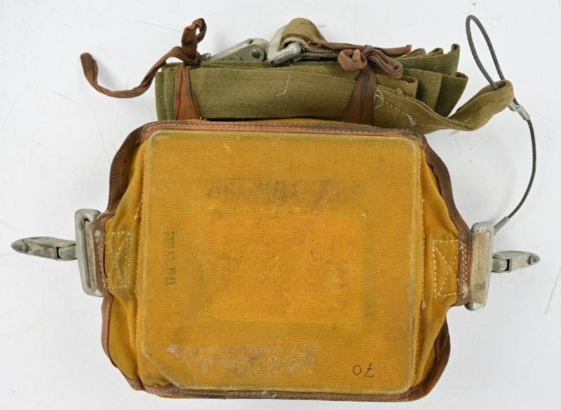 US WW2 Gibson Girl Beacon Parachute