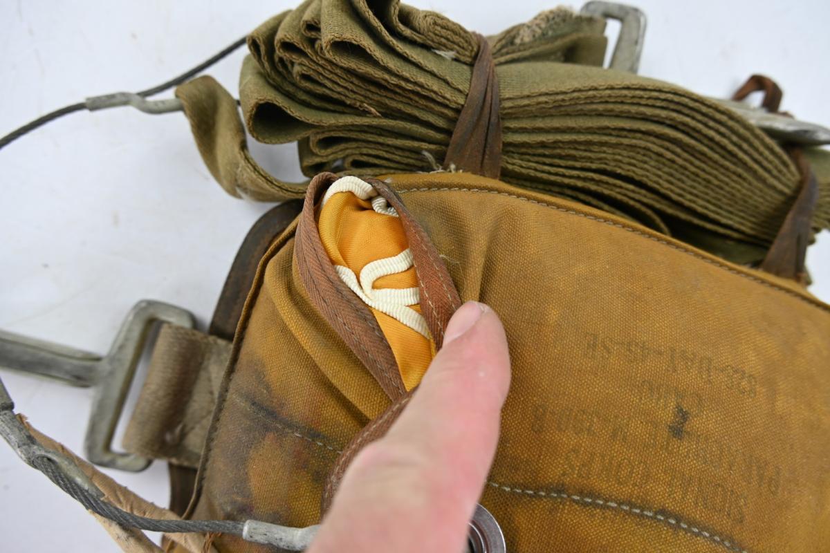 US WW2 Gibson Girl Beacon Parachute